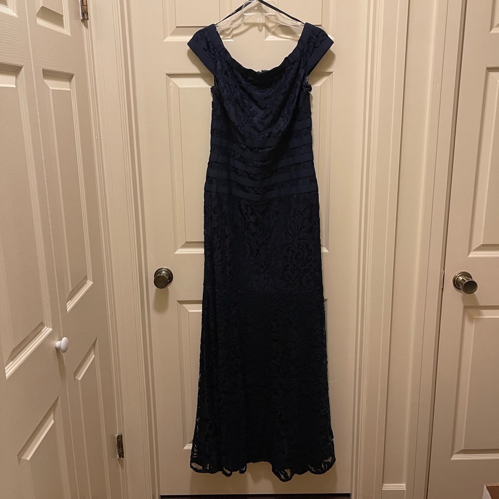 Tadashi Shoji 12 navy lace evening gown